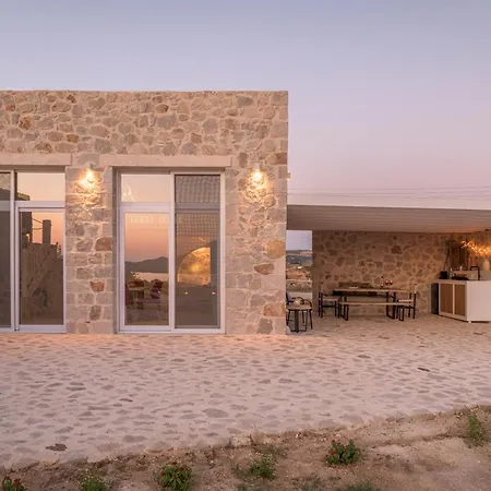 Milo Stone Apartment *